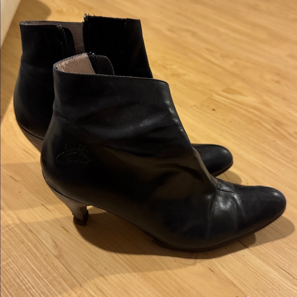 John Fluevog Black Leather English Breakfast Teapot Ankle Bootie